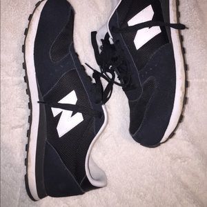 size 12 men’s black NEW BALANCE 311